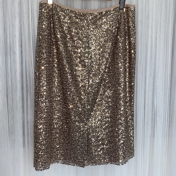 New with original tag gold sequins skirt. Size 6 Party Holiday! - Picture 13 of 16